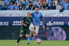 泰山申花中超战平，裁判争议再掀冠军争夺波澜